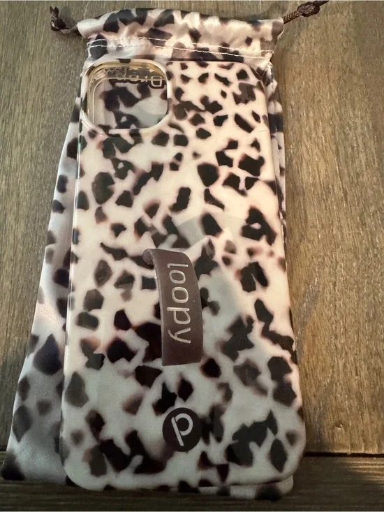 Loopy Case Leopard Print Phone Case in White and Black iPhone 14 Plus