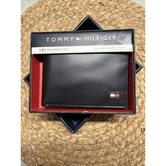 Tommy Hilfiger Men's RFID Protection Leather Wallet Bifold Brown 31HP220033