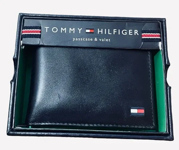 Tommy Hilfiger Men’s Passcase Wallet NWT