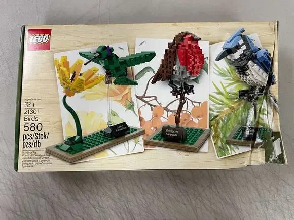 LEGO Ideas 21301 Birds Building Set 580 Pieces New Box Damaged
