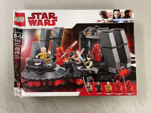 LEGO Star Wars Kylo Ren's Throne Room 75216 New Damaged Box