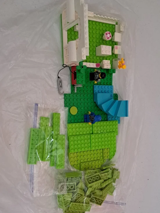 Lego Green, Blue, White Playset Base with Minifigures