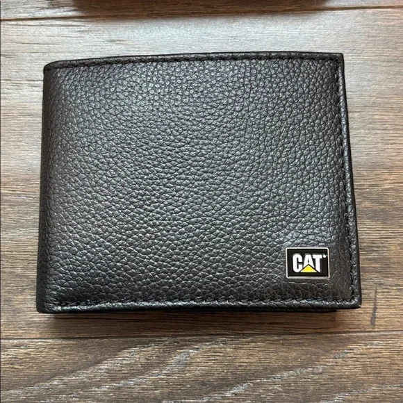 CAT Genuine Leather bifold w/enamel logo,5 card slot,RFID,ID window,bill slot