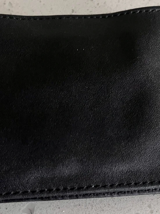 Men’s Samsonite bifold wallet.