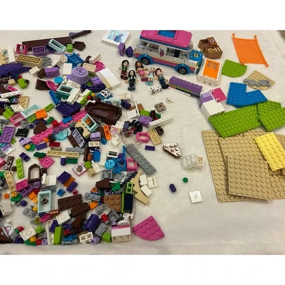 Huge Lot of Lego Friends &‎ Misc Pieces w/ 5 Figures and Accessories