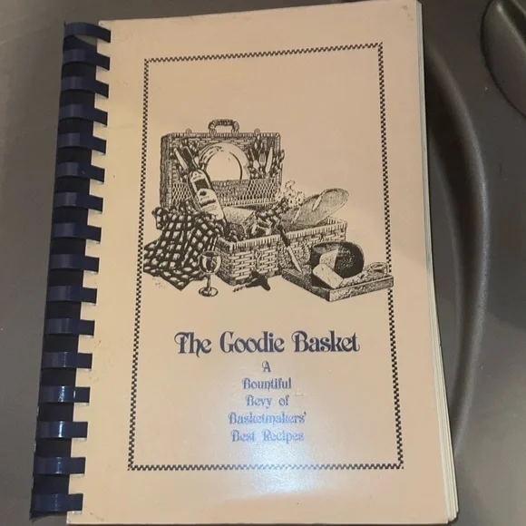 The Goodie Basket Cookbook Basketmakers‎ Best Recipes OS Tan Good Spiral Bound