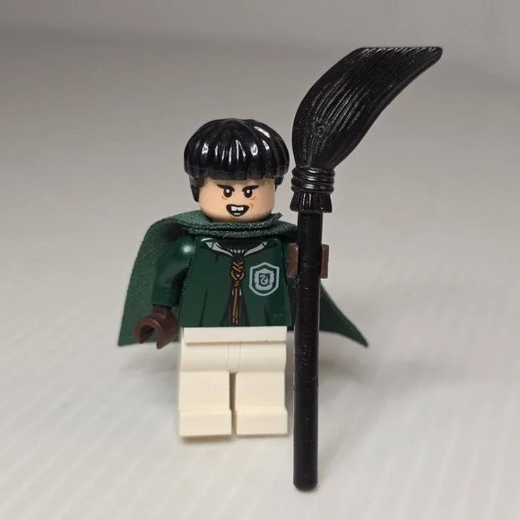LEGO‎ Harry Potter Slytherin Student Minifigure Cape Broom