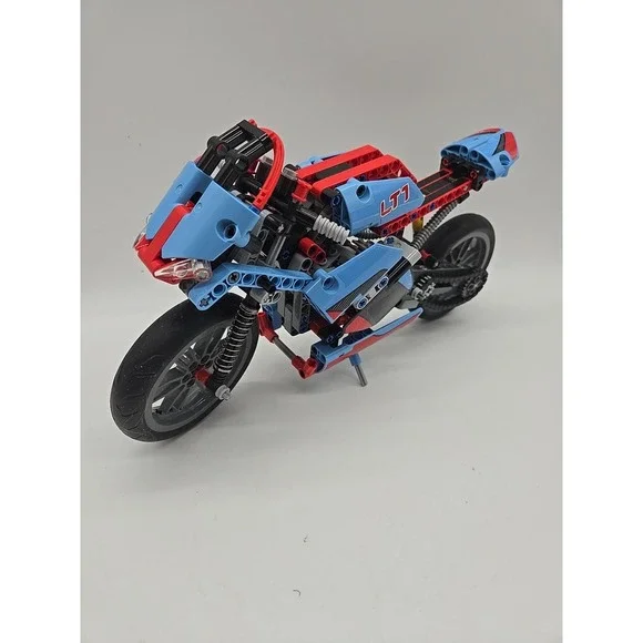 LEGO‎ TECHNIC: Street Motorcycle (42036)