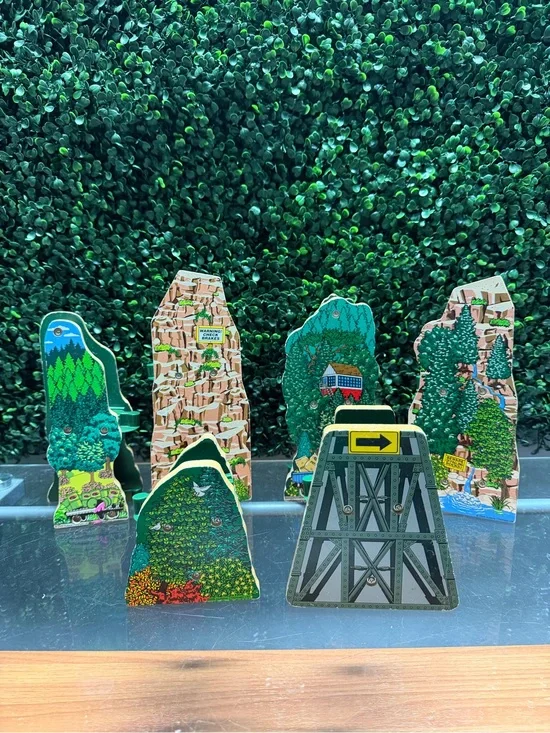 Thomas & Friends Green Scenic Wooden Play Pieces - Forest & Bridge