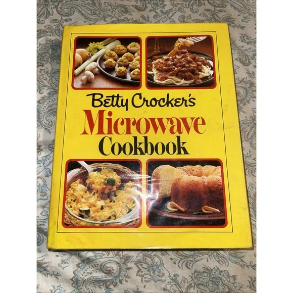 Vintage 1981 Betty Crocker's Microwave Cookbook Hardcover Quick Meal Recipes‎
