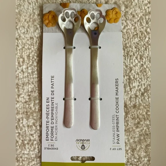NWT Paw Imprint Cookie Maker