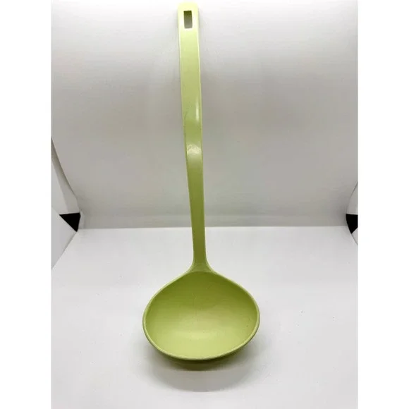 Vintage‎ Melamine Lime Green Soup Ladle Retro MCM Serving Spoon 12.5 Inch 9014