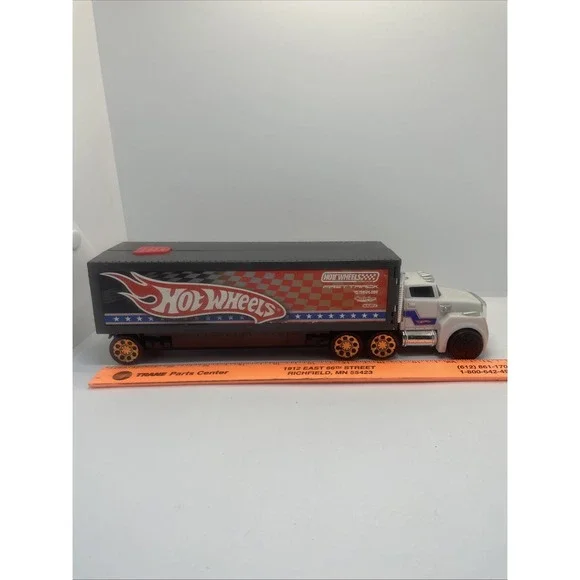 Hot Wheels Fast Track Car Hauler And‎ Launcher 2008