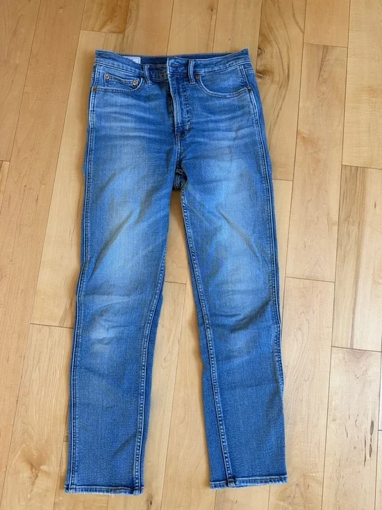 GAP Women's Light Blue High-Rise Straight Jeans
