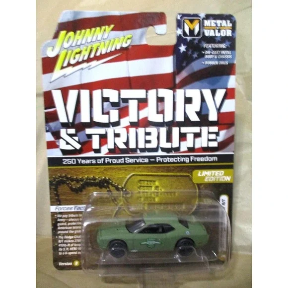 Johnny Lightning Army 250 years  2014 Dodge‎ Green Challenger R/T  Version B