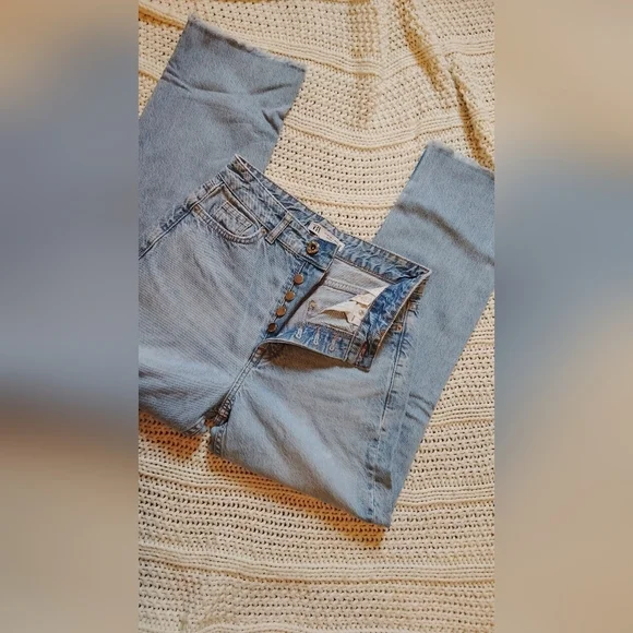 Zara Light Blue High Rise Jeans Distressed!
