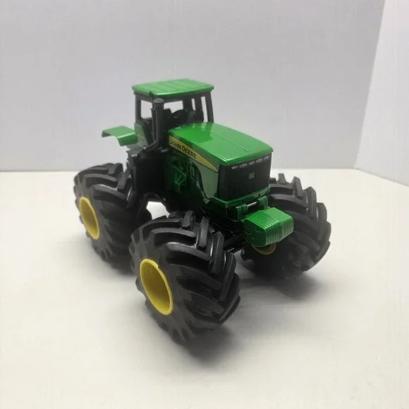 ERTL John Deere Monster Treads Tractor Toy Green Yellow Oversized Tires 1530QO0