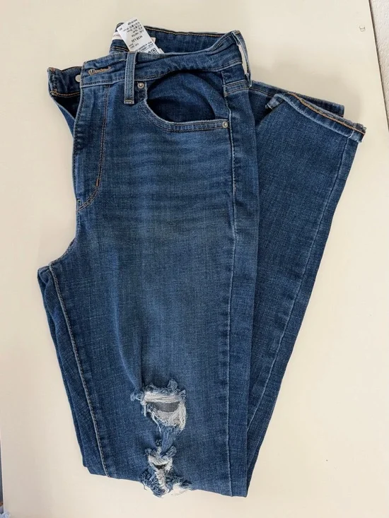 Levi's Dark Blue Skinny Jeans with Knee Rips