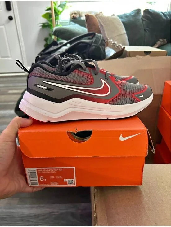 Nike Cosmic Runner 2 GS Running Shoes Size 6Y