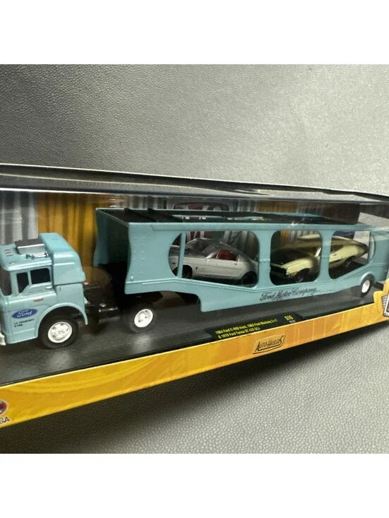 1:64 M2 Auto-Haulers 1964 Ford C-950 1965 Mustang 2+2 1970 Ford Torino GT 428SCJ