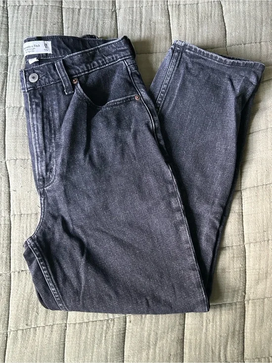 Abercrombie & Fitch The Ankle Straight Ultra High Rise Curve Love Jean