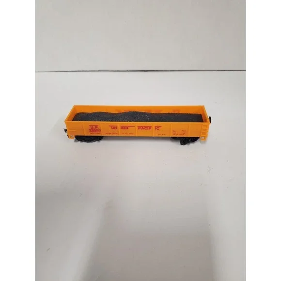 Life-Like Ho Scale Union Pacific #29500 Coal Gondola Train Car with Load