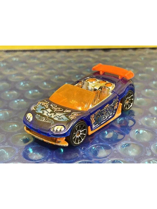 Hot Wheels  TRAK - TUNE  DIECAST CAR  made in Malaysia  2003 Mattel.