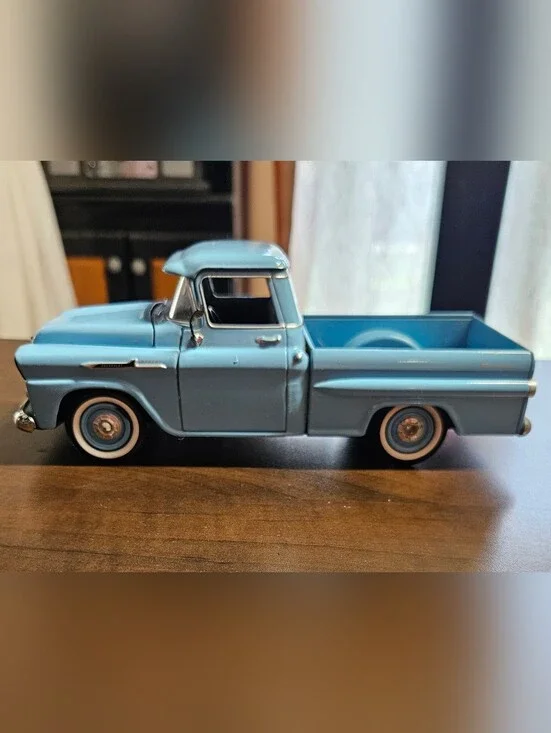 Motor Max 1:24 1958 Chevy Apache Fleetside Pickup Diecast Truck Light Blue