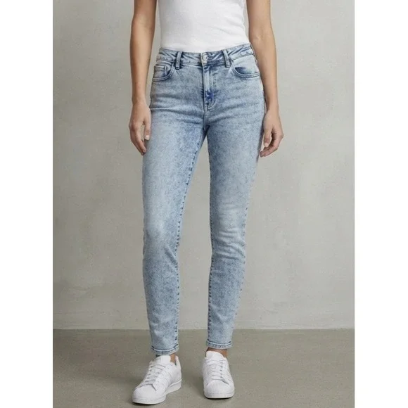 Curve Appeal Acid Wash High Rise Minimalist Tummy Tucking Jegging Jeans 10/30