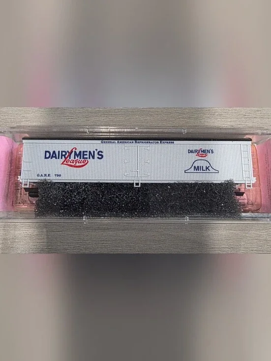 Roundhous Products N Scale Dairymen's League Milk Express Reefer Kit
