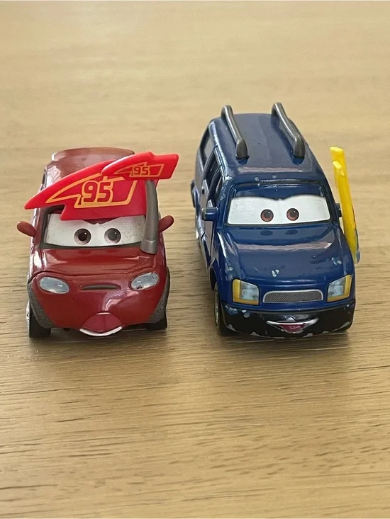 Disney Pixar Cars Timothy Two Stroke Race Fan Clutch Foster Fan Diecast
