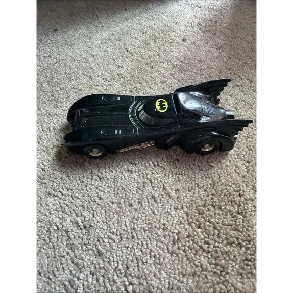 Vintage 1989 ERTL DC Comics Batman Batmobile 1:64 Scale Diecast