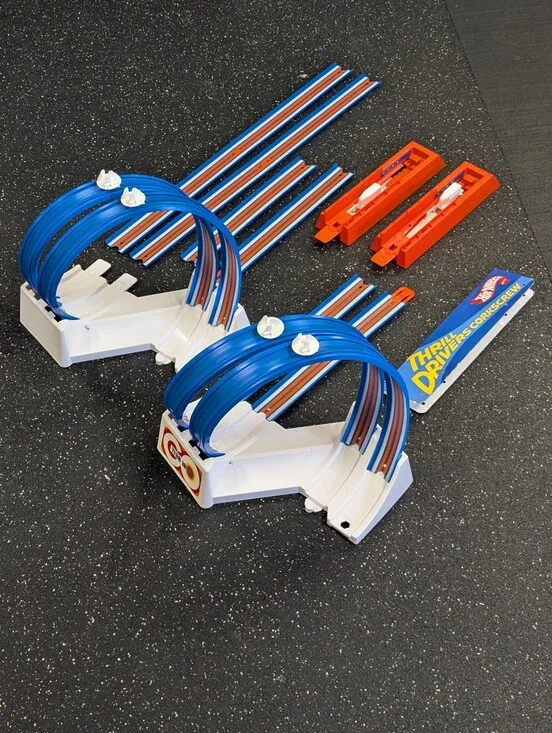 Hot Wheels Throwback Thrill Drivers Corkscrew Trackset Raceway