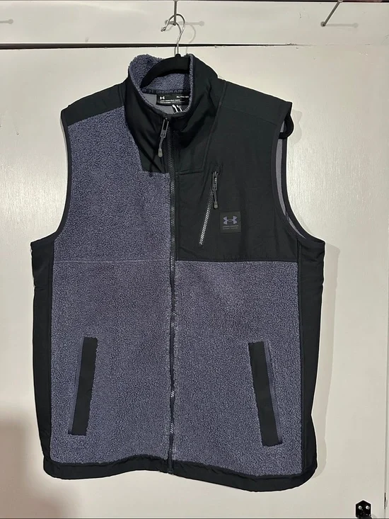 Under Armour Men’s Black and Gray Sherpa Fleece Vest