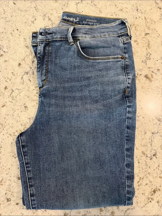 Eddie Bauer Women's Blue Cropped Ankle Jeans