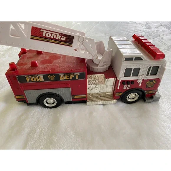 Tonka Fire Truck Kids Red White Ladder Toy Emergency Vehicle Fire Dept 82