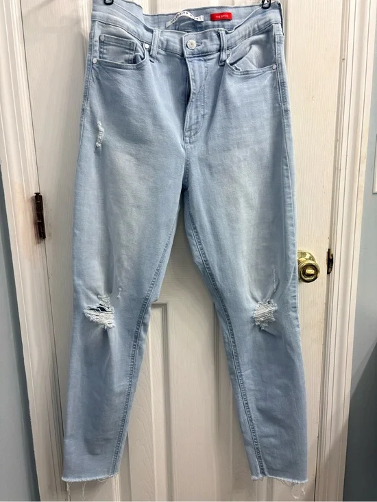 Light Wash Distressed Women’s Jeans - Unbranded
