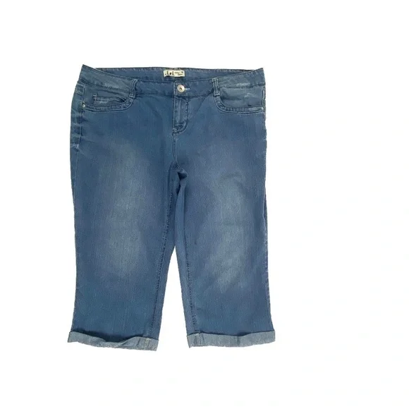 LEI Ashley Lorries Cuffed Capri Women's size 17‎ Medium Wash Blue Denim jeans
