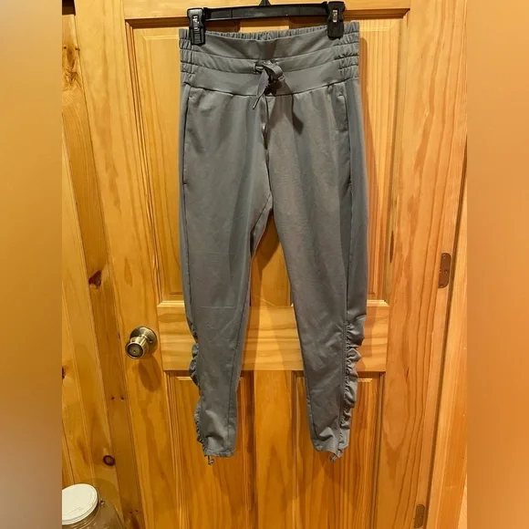 Jo + Jax Fiora Pant Light Gray joggers adult small 2-4  nwot