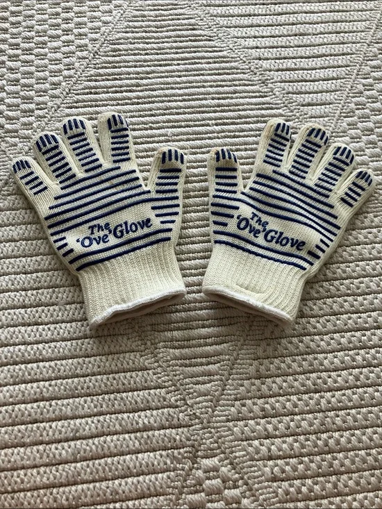 Heat-Resistant Oven Gloves - Cream with Navy Stripes