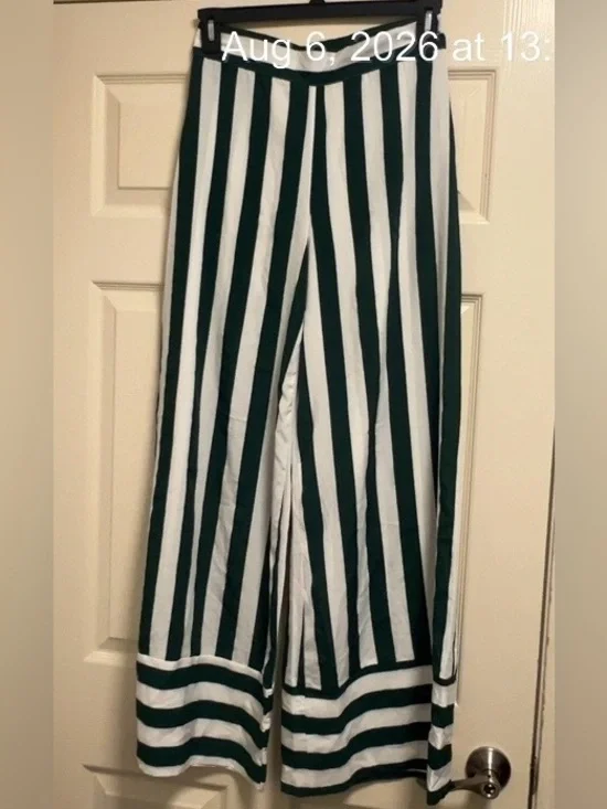Boohoo Dark Green & White Vertical Stripe Wide-Leg Pants (Bin 5-030)