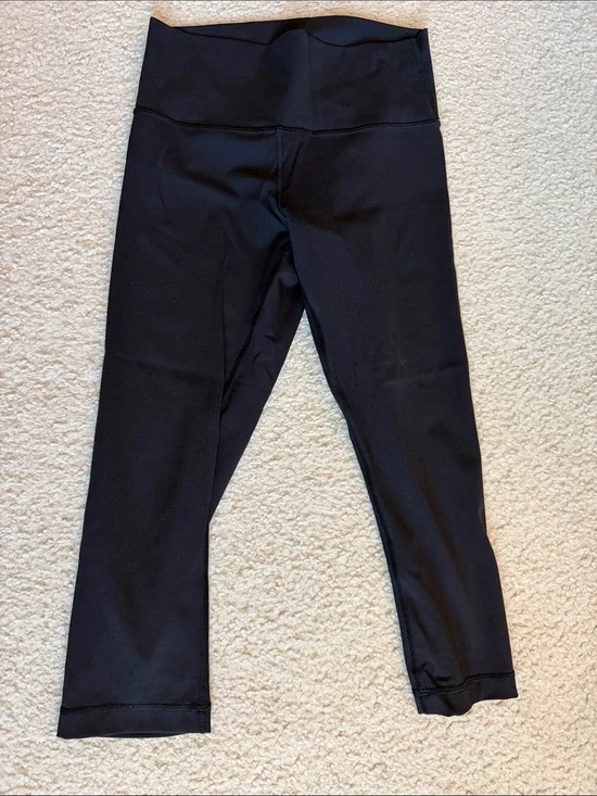 Lululemon Women’s 8 Cropped Leggings