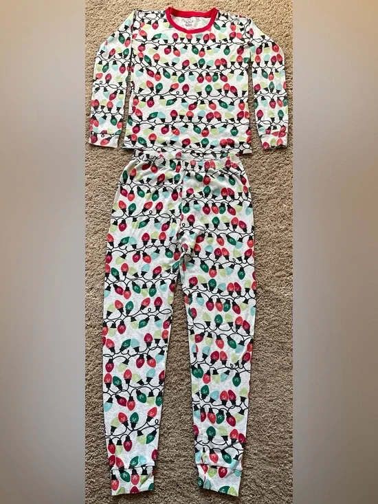 The Children’s Place Glow in the dark holiday lights 2 piece pajama set, 16