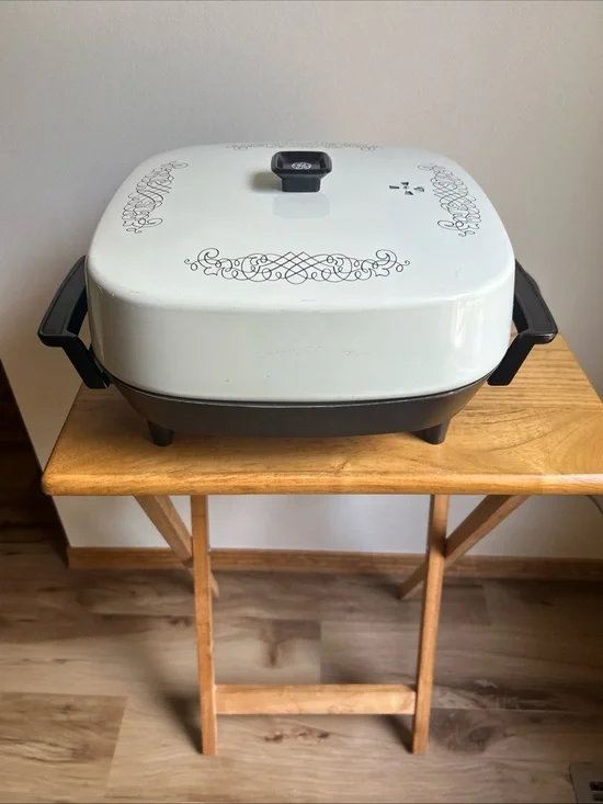 G.E. Electric Skillet with White Decorative Lid - Home Kitchen
