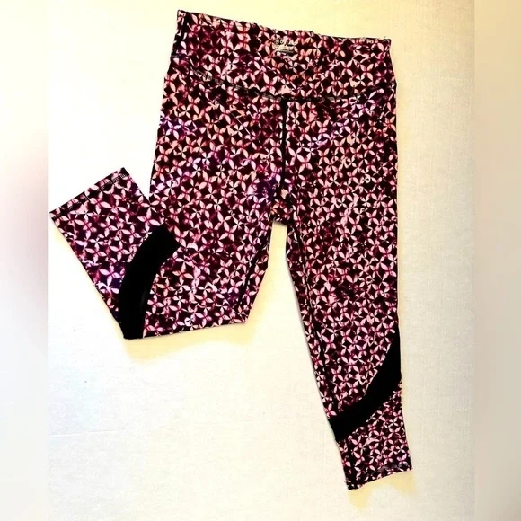 GAIAM women’s yoga pants‎ legging crop capri & mesh design on legs. Size M. G1