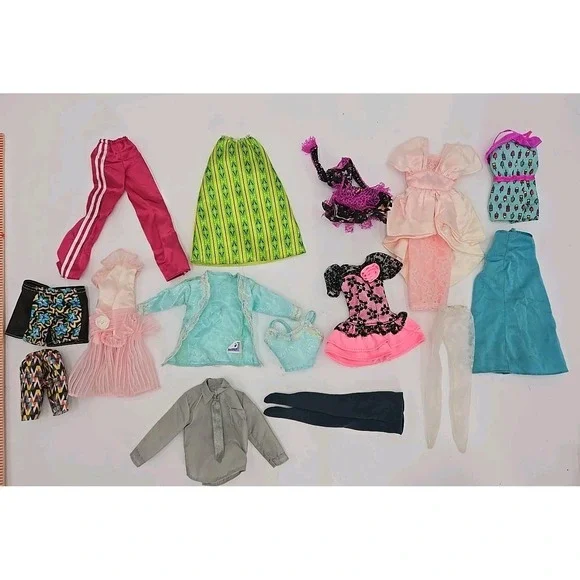 Lot Of Clothes Barbie & Other Fashion‎ Doll. Dresses Skirts Pants Shorts Tops