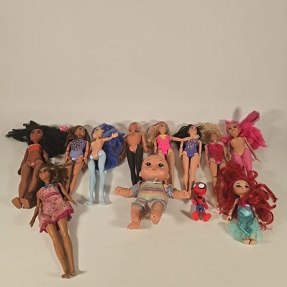 Lot Of 12 Barbies & Other Dolls Vintage Mattel Dolls Only‎ Need Cleaned