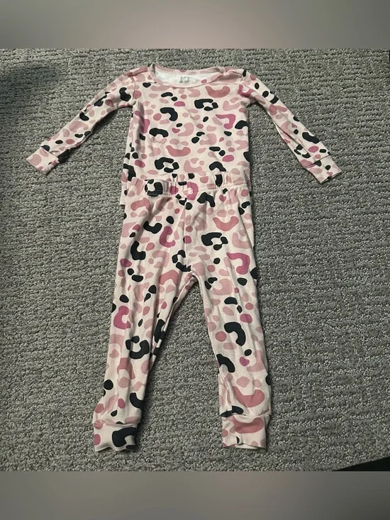 Girls Pink Leopard Print Pajama Set