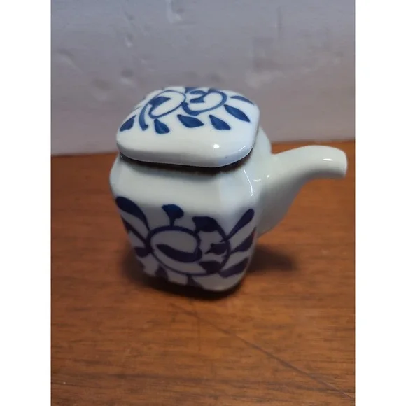 Ceramic Soy Sauce Pot Oil Bottle Home Dispenser Blue & White Small W Lid Spout