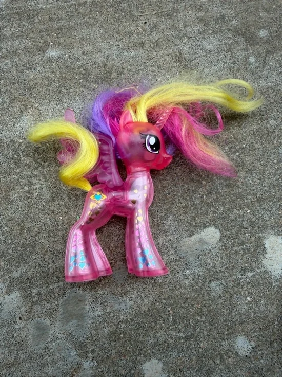2017 Hasbro My Little Pony PRINCESS CADANCE Glitter Figure